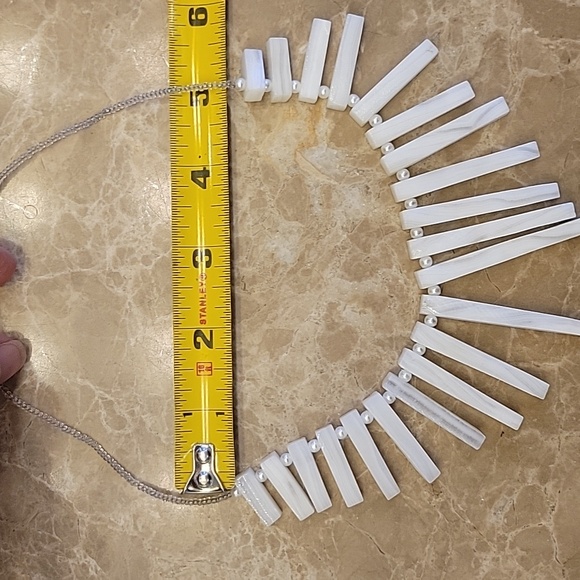 GORGEOUS Statement-making White-Stoned CONTEMPORARY Necklace - Picture 9 of 9